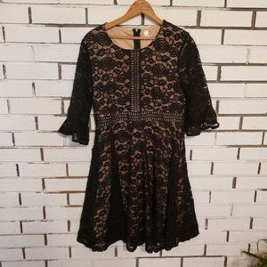 NWT Large Lace Deess By Twinklady